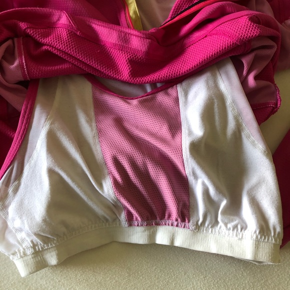 BOGO Nike Sphere dry long sleeve pink built in bra - Picture 5 of 5